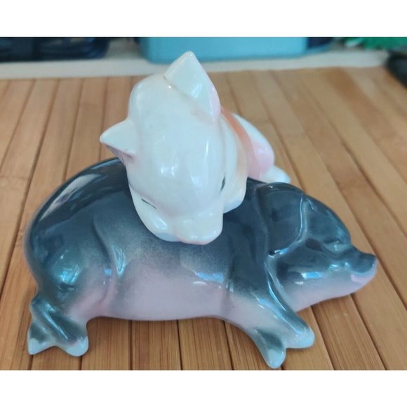 Ceramic Pigs Laying Down Nesting Hugging Overlapped Pink Gray Cuddle Napping - Picture 5 of 13